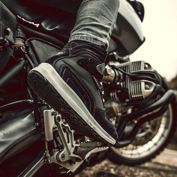 stylmartin_boots_audax-wp_black_lifestyle2.jpg