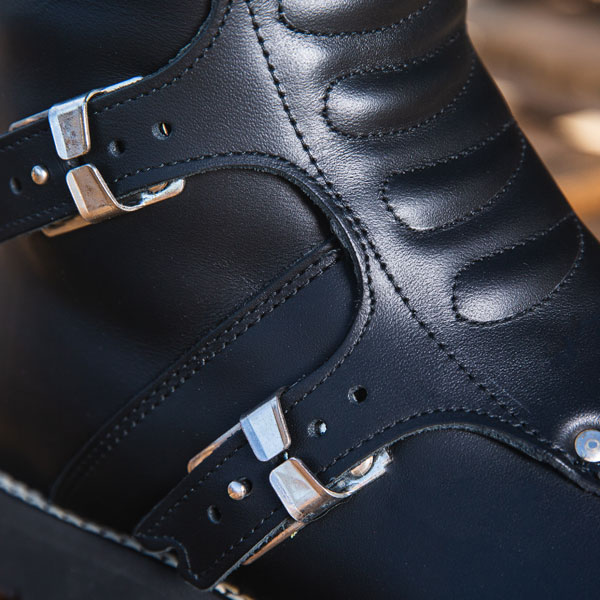 stylmartin_boots_continental-wp_black_sbs-lifestyle4.jpg