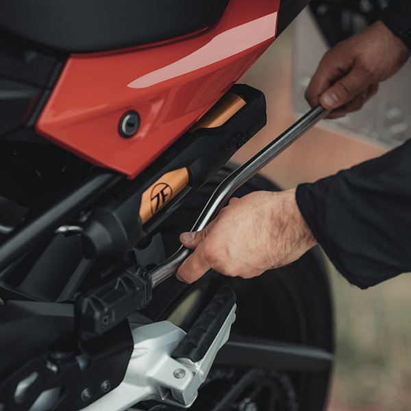 sw-motec_blaze-saddlebags_bc.hta.22.740.30400_detail2.jpg