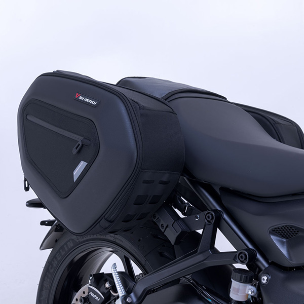 sw-motech_blaze-h-saddlebags_triumph-trident-660_detail3.jpg