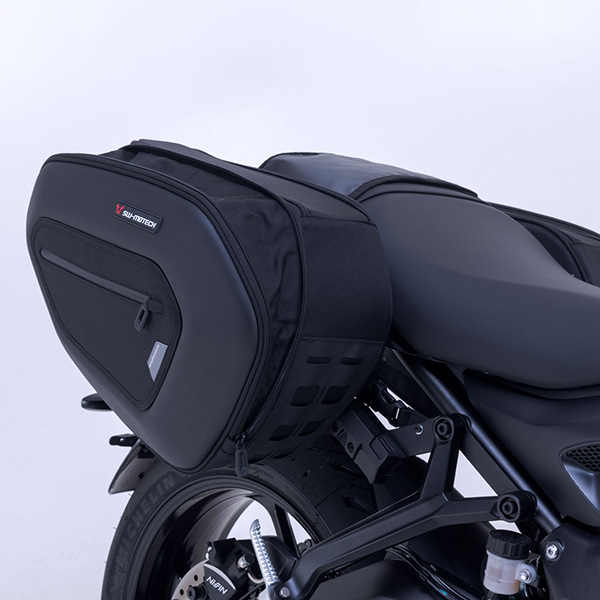 sw-motech_blaze-h-saddlebags_triumph-trident-660_detail4.jpg