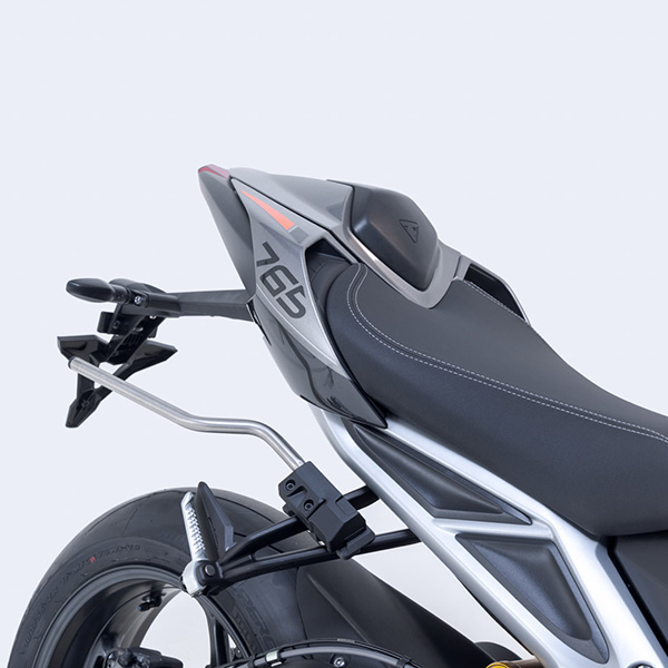 sw-motech_blaze-saddlebags_triumph-street-triple_detail3.jpg