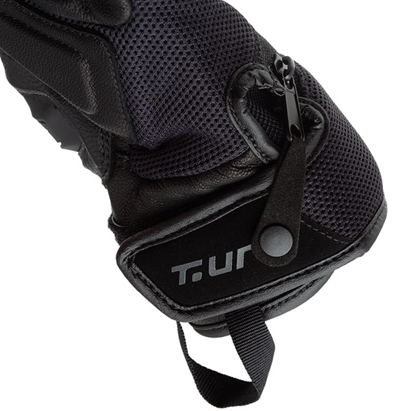 t-ur_textile-gloves_ladies-g-four-textile-gloves_black-fuchsia_detail6.jpg