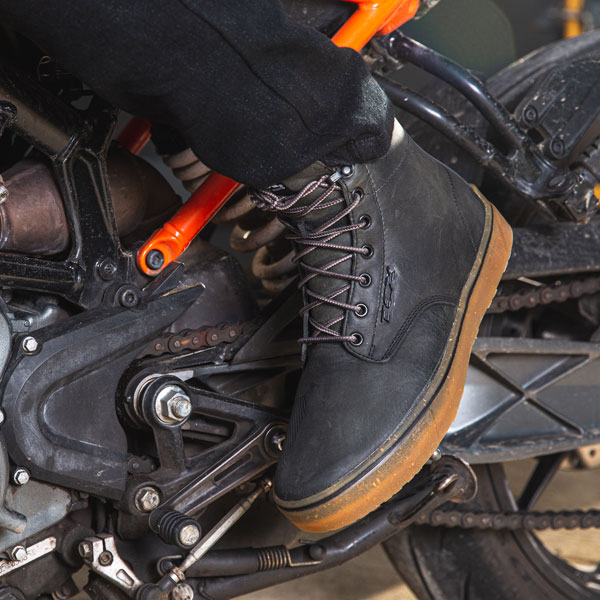 tcx_boots_dartwood-wp_black_lifestyle1.jpg
