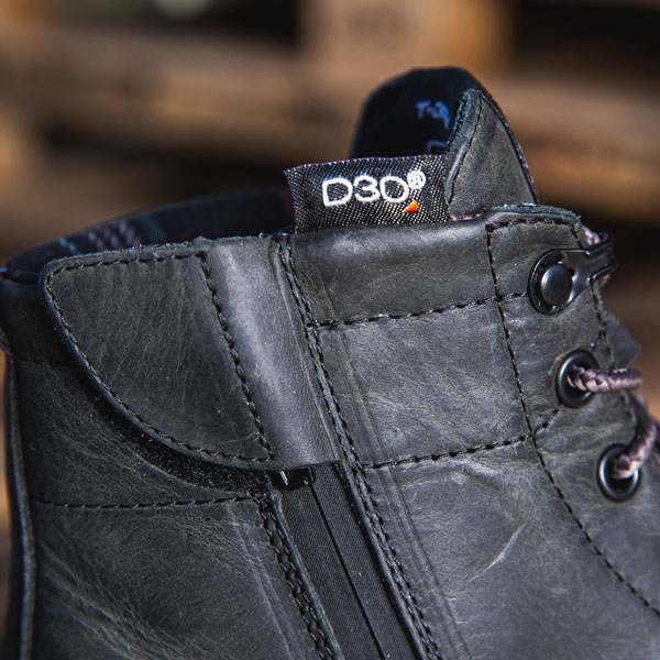 tcx_boots_dartwood-wp_black_lifestyle7.jpg