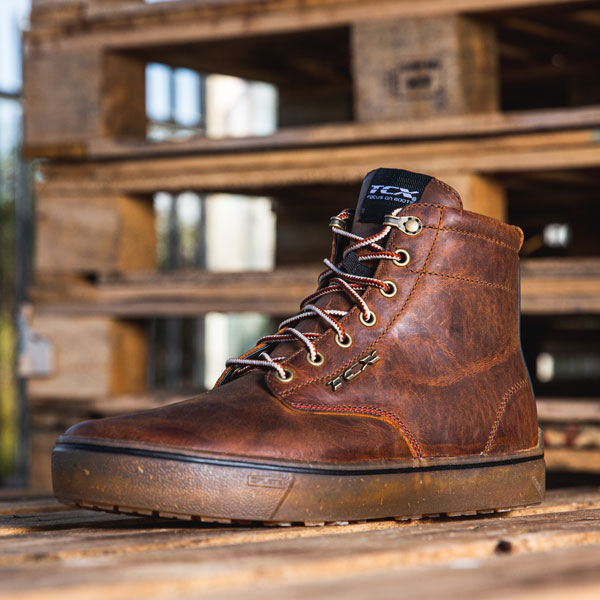 tcx_boots_dartwood-wp_brown_lifestyle3.jpg