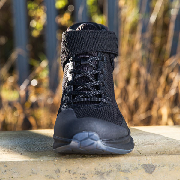 tcx_boots_firegun-2_black_lifestyle10.jpg