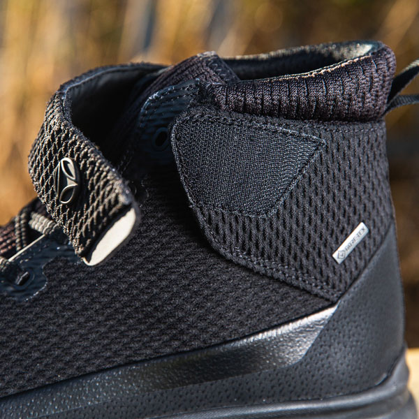 tcx_boots_firegun-2_black_lifestyle8.jpg