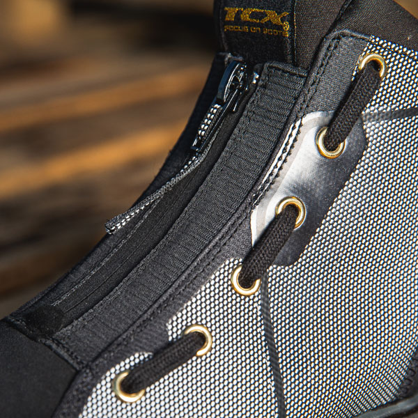 tcx_boots_ladies_ikasu-wp_black_lifestyle3.jpg