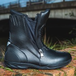 armr-moto_textile-boots_owara-2_black_lifestyle4.jpg