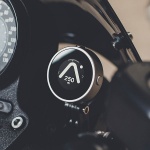 beeline_navigation-aid_moto-metal_gunmetal-grey_lifestyle2.jpg
