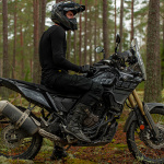 bowtex_elite-armoured-baselayer-shirt_black_lifestyle5.jpg