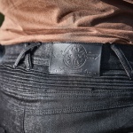 bull-it_textile_jeans_bobber-skinny-covec_black_lifestyle3.jpg