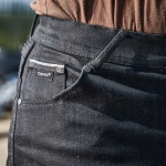 bull-it_textile_jeans_bobber-skinny-covec_black_lifestyle4.jpg