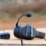 cardo_accessory_packtalk-edgephones_packtalk-edge_lifestyle2.jpg