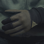 dainese_gloves-textile_torino_black-grape-leaf_lifestyle1.jpg