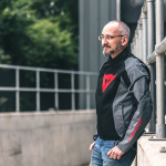 dainese_jacket-textile_air-crono2_black-charcoal-grey_lifestyle-2.jpg