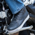 dxr-bernie-black-lifestyle-1.jpg