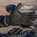 dxr_gloves-leather_ttr-waterproof-ce_black_lifestyle9.jpg