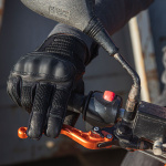 dxr_gloves-mixed_patok-gt-spring_black_lifestyle3.jpg