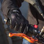 dxr_gloves-textile_fitter-evo-ce_black_lifestyle3.jpg