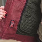 furygan_ladies_jacket-leather_debbie_bordeaux_lifestyle5.jpg