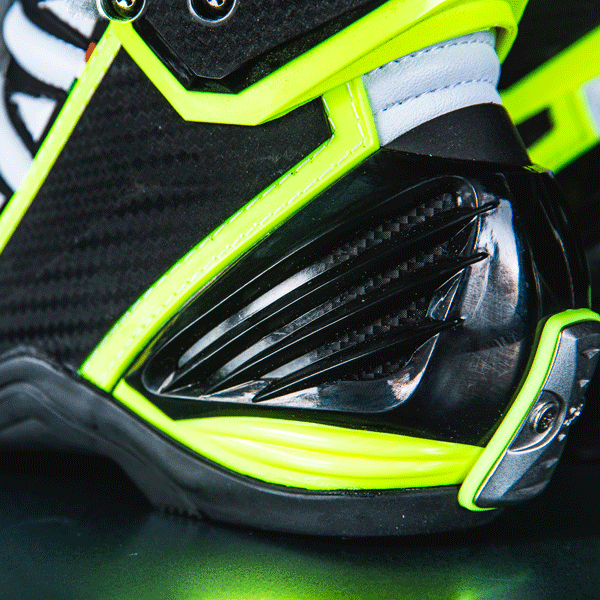 gaerne_boots_gp1-evo_black-yellow_lifestyle6.gif