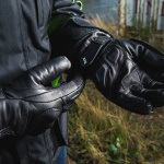 gerbing_heated-gloves-leather_xrl_black_lifestyle3.jpg
