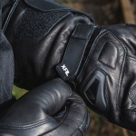 gerbing_heated-gloves-leather_xrl_black_lifestyle4.jpg