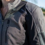 halvarssons_textile-jacket_arvika-ladies_dark-grey_lifestyle1.jpg