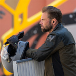 halvarssons_textile-jacket_holmen_green-brown_lifestyle2.jpg