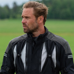 halvarssons_textile-jackets_dalen_black_lifestyle3.jpg