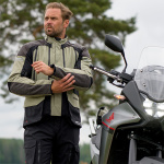 halvarssons_textile-jackets_dalen_khaki-black_lifestyle2.jpg