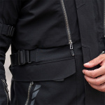 halvarssons_textile-jackets_vinvallen_black_lifestyle1.jpg