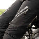halvarssons_textile-jeans_vinvallen-ladies_black_lifestyle1.jpg