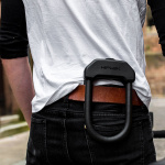hiplok_security_dx-d-lock_black_lifestyle1.jpg