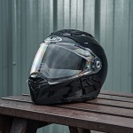 hjc_helmets_f70_solid_gloss-black_lifestyle1.jpg
