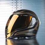 icon_helmet_airflite_el-centro_black-gold_lifestyle1.jpg