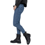 john-doe_jeans_ladies-mono-ruby-aramid-denim_light-blue_lifestyle4.jpg