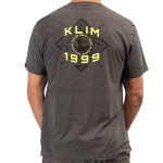 klim_discovery-tri-blend-t-shirt_heathered-charcoal-hi-vis_lifestyle2.jpg
