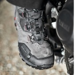 klim_leather-boots_outlander-gore-tex_asphalt-high-risk-red_lifestyle2.jpg