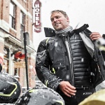 klim_textile-jacket_kodiak-gore-tex-waterproof_asphalt-hi-vis_lifestyle6.jpg
