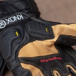 knox_leather_gloves_handroid-pod-mk-4-ce_black-sand_lifestyle3.jpg