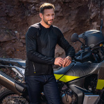 knox_urbane_pro_mk3_black_lifestyle2.jpg