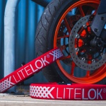 litelok_gold-moto-108-twin-lock_red_sbs-lifestyle3.jpg