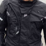 merlin_clothing-accessories_hydration-bladder_2-5-litres_lifestyle1.jpg