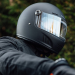 merlin_helmets_revival_matt-black_lifestyle2.jpg