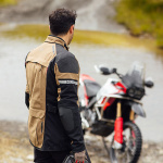 merlin_jacket_textile_akashi-pro-laminate-d3o_desert_lifestyle3.jpg