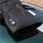merlin_leather-gloves_minworth_black_lifestyle1.jpg