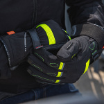 merlin_leather-textile-gloves_tess-2_black-yellow_lifestyle-15.jpg